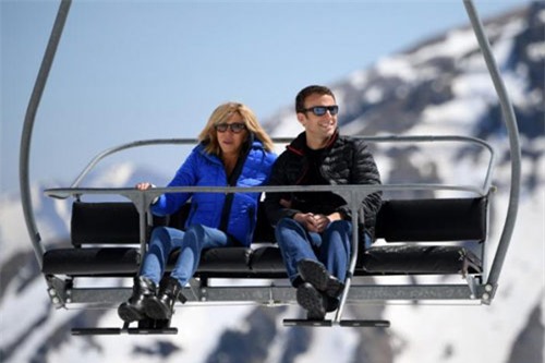 tinh yeu ky la cua ung vien tong thong phap voi nguoi vo gia hon 24 tuoi - 2