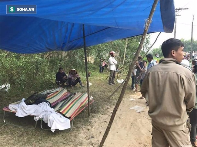 Tàu hỏa đâm ô tô 6 người thương vong: Chúng tôi nghe tiếng kéo lê vang lên kin kít - Ảnh 1.