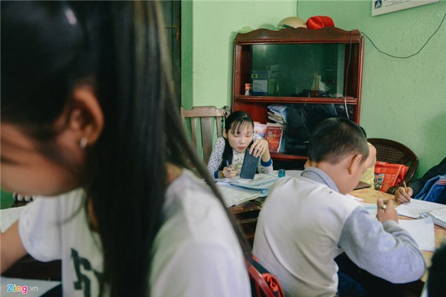 Lop hoc mien phi khong bang, phan cua co giao xuong thuy tinh hinh anh 7