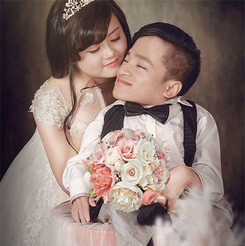 9 thang yeu va cai ket "ngot lim" cua co gai xinh dep voi chang khuyet tat hien xac - 2