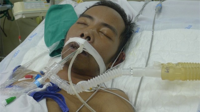 Hiện anh đã thoát khỏi giai đoạn sốc nhiễm khuẩn và cơ hội sống còn nhiều.
