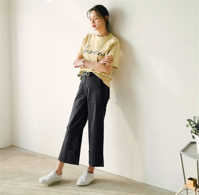 Đi làm mặc áo phông với quần vải: Có bao giờ bạn nghĩ trông sẽ đẹp đến thế này! - Ảnh 2.