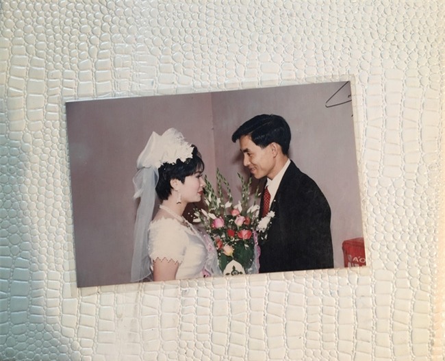 Nhìn lại ảnh cưới của phụ huynh thời ông bà anh: hóa ra bố mẹ ta từng có một thời thanh xuân như thế - Ảnh 22.