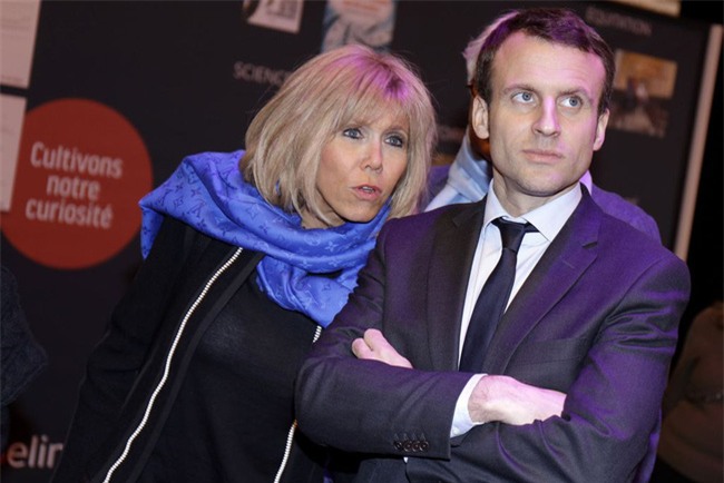 Những bức ảnh tình tứ của vợ chồng ứng viên tổng thống Pháp - Ảnh 14.