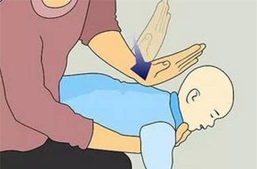 Bé trai 5 tuổi tử vong khi ngủ trưa tại trường mẫu giáo, cha mẹ và cô giáo sụp đổ vì nguyên nhân không ngờ - Ảnh 3.