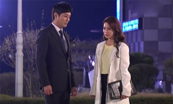 ngay dau ra mat, sau khi uong ruou qua chen, co ay lam dieu nay khien me toi that kinh - 1