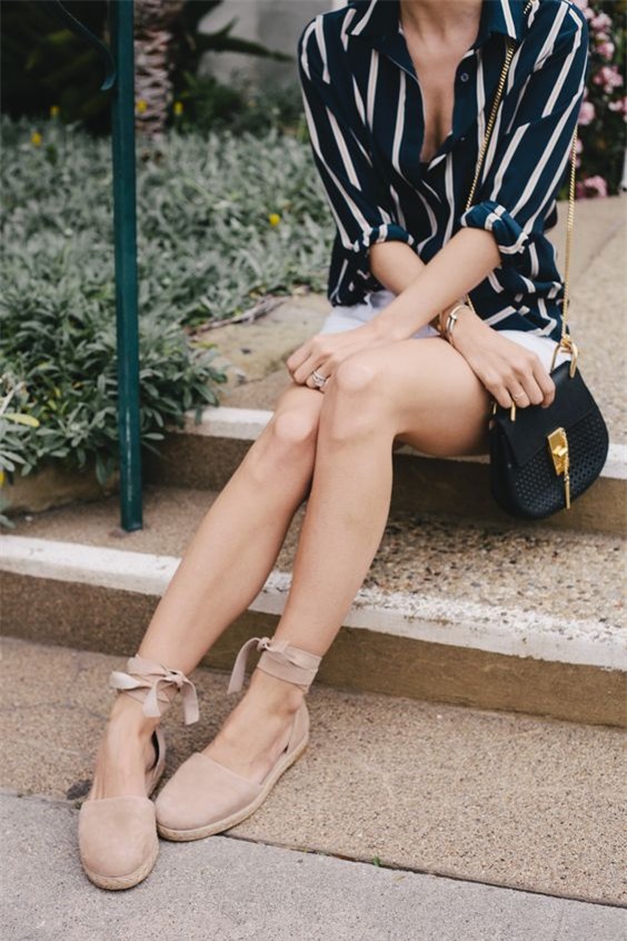 Đã diện shorts là phải diện cùng 4 kiểu giày dép này mới ra chất mùa hè - Ảnh 10.