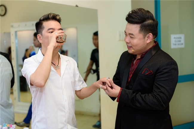 Quang Le soi nhan kim cuong khung cua Le Quyen, Dam Vinh Hung hinh anh 3