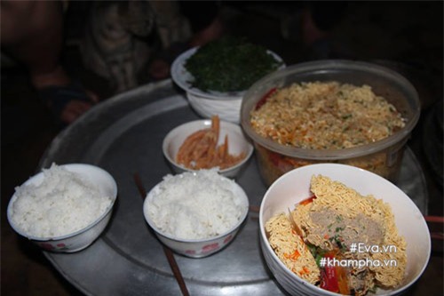 roi nuoc mat nguoi me muon 6 con an mot bua no roi cung nhau chet bang thuoc doc - 7