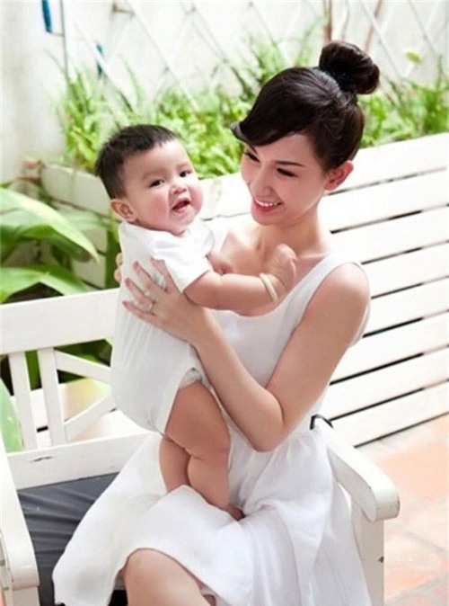 chuyen 2 sao viet tung la "cuu nang dau" cua 2 ba me chong "khet tieng" tren thuong truong - 6