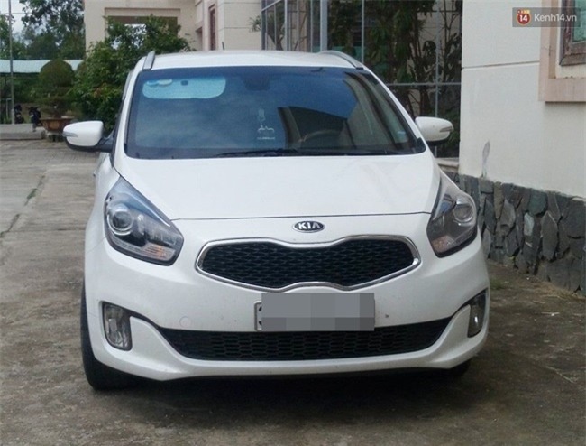 Tài xế điều khiển ô tô tông ngã thai phụ rồi tăng ga bỏ chạy - Ảnh 2.