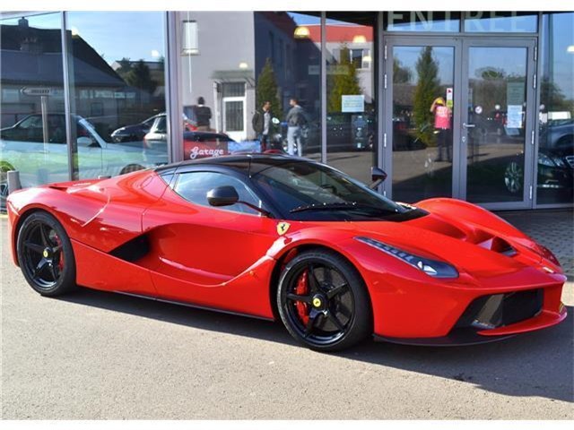 Đây là 2 chiếc Ferrari LaFerrari có giá điên rồ nhất thế giới, tổng giá trị gần 500 tỷ Đồng - Ảnh 1.