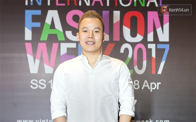 Bị chụp ảnh với chiếc mũi biến dạng, Khắc Tiệp nhanh chóng đưa ra lý do! - Ảnh 1.