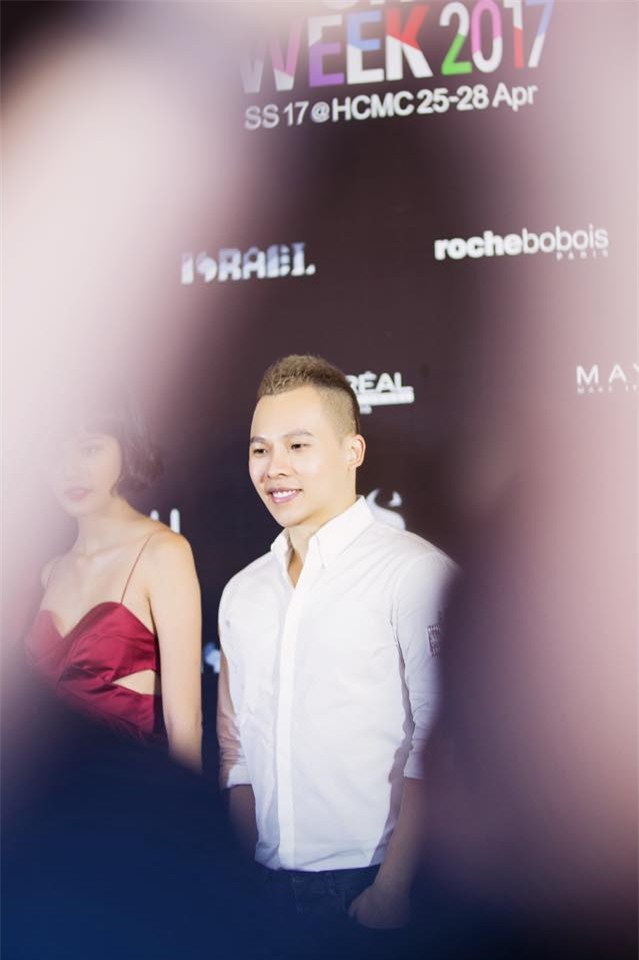 Bị chụp ảnh với chiếc mũi biến dạng, Khắc Tiệp nhanh chóng đưa ra lý do! - Ảnh 2.