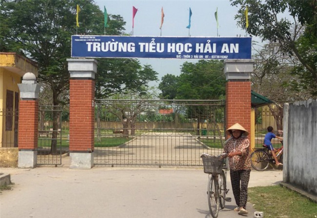 Bao cao Bo GD&DT vu be gai lop mot bi nem mu mat tai truong hinh anh 1