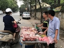 Khắp nơi lập lò mổ: Cả họ đụng lợn, cả làng ăn thịt