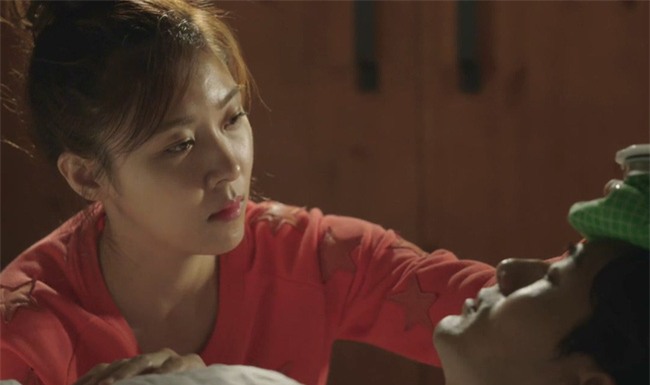 Vợ chấp nhận đề nghị ly hôn nhẹ bẫng sau khi thấy chồng nhìn tình cũ bằng ánh mắt nồng nàn - Ảnh 1.