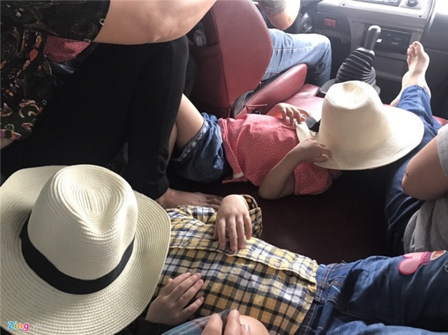 Cua ngo thu do un tac dai trong ngay dau nghi le hinh anh 9