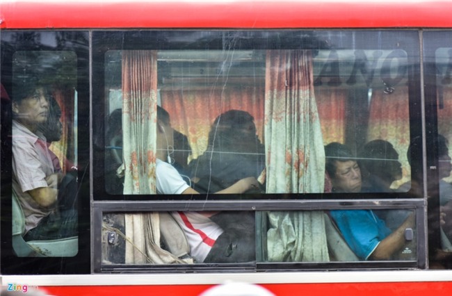 Cua ngo thu do un tac dai trong ngay dau nghi le hinh anh 8