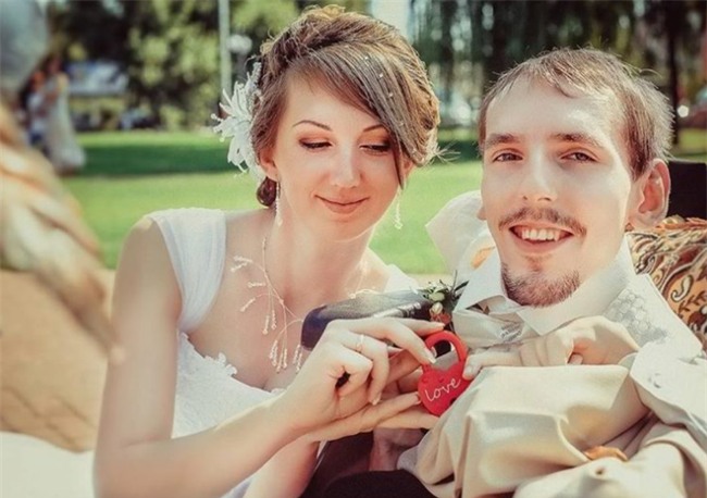 Quen nhau qua mạng, cô gái xinh đẹp bay sang Nga để kết hôn với chàng trai bị teo cả 2 chân - Ảnh 3.