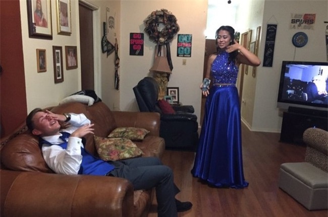 Ảnh 9X bật khóc khi thấy bạn gái mặc váy dạ hội gây bão mạng - Ảnh 2.