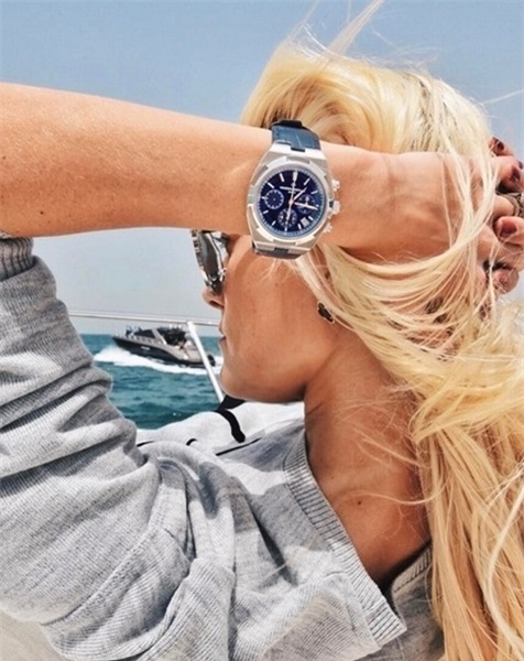 Cô gái trẻ hưởng thụ cuộc sống xa hoa tại Dubai nhờ công việc review cho các hãng siêu xe - Ảnh 3.