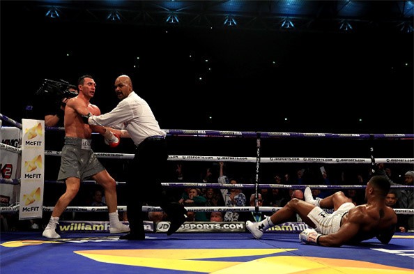 Anthony Joshua: Từ quá khứ tù tội đến vua của các vị vua - Ảnh 4.