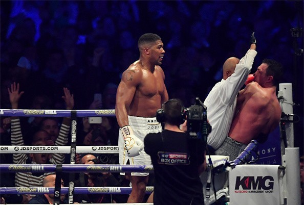 Anthony Joshua: Từ quá khứ tù tội đến vua của các vị vua - Ảnh 5.