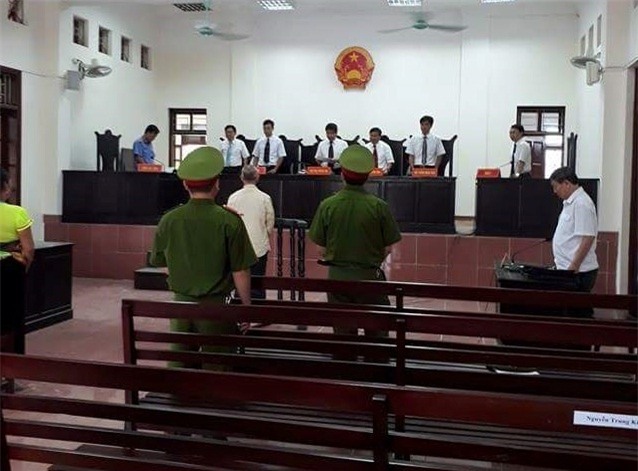 Xâm hại cháu ruột rồi "bịt miệng" bằng 15 nghìn đồng - 1