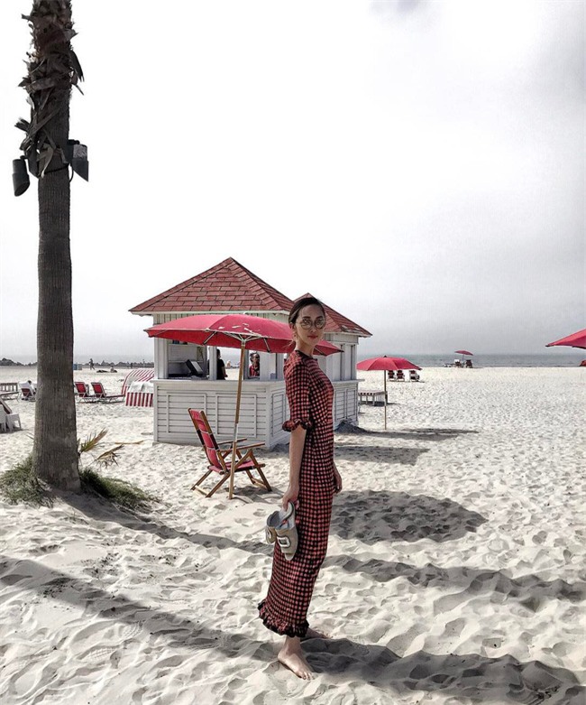 Ngoài đồ bơi ra thì đi biển các nàng cứ mặc thế này là đẹp nhất! - Ảnh 4.