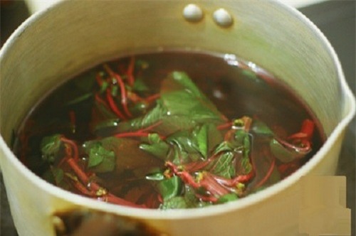 tranh thu rau den vao mua, dun chung len tam trang bang cach nay se cho bat ngo lon - 3