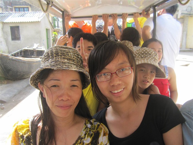 Cô gái xinh đẹp bán trà đá trước cổng trường ĐH lại gây sốt khi công khai chuyện đập mặt đi sửa lại và nâng ngực - Ảnh 3.