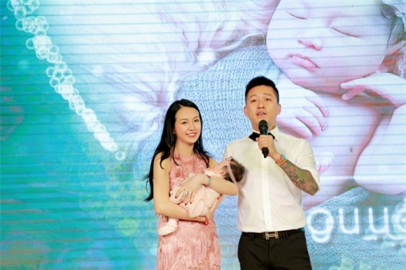 bà xã Tuấn Hưng, Hương Baby, Vợ chồng Tuấn Hưng, cuộc sống của vợ chồng Tuấn Hưng, sao Việt