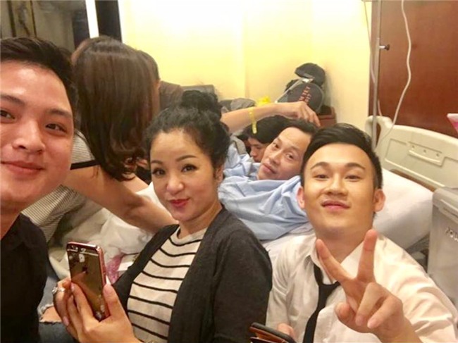 vo-xe-hop-23-ty-hoai-linh-van-om-vat-nay-khi-tron-vien-chay-show-blogtamsuvn01