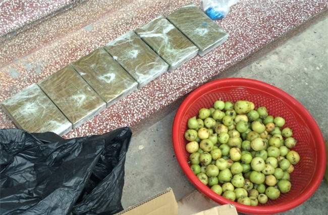 Thac si che binh xang hai day cat giau heroin hinh anh 2