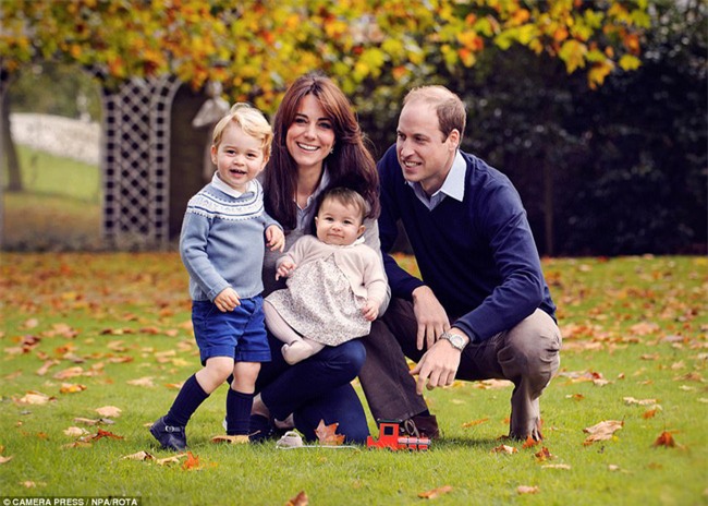 Công chúa nhỏ nước Anh xinh xắn và lớn bổng trong bức ảnh mừng sinh nhật lần thứ 2 - Ảnh 5.