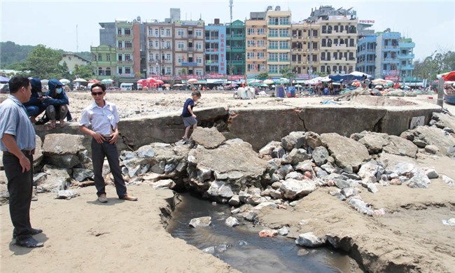 nghỉ lễ 30/4, biển Sầm Sơn, tắm biển, cá chết, Sầm Sơn