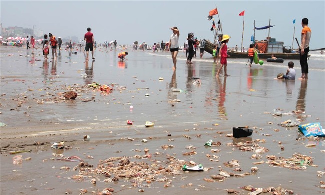 nghỉ lễ 30/4, biển Sầm Sơn, tắm biển, cá chết, Sầm Sơn