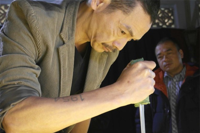 Dien vien Luong Bong ‘Nguoi phan xu’ chay da mat vi vet seo hoa trang hinh anh 3