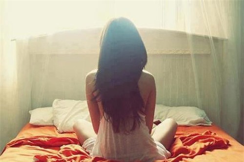 phan dan ba, co gan cam len, phai dung cam buong bo - 1