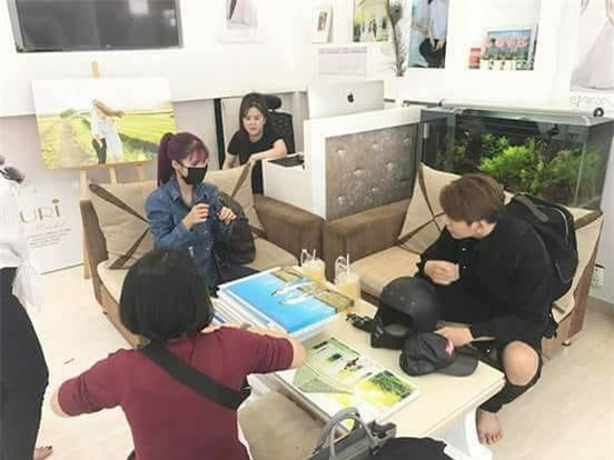 Khoi My duoc ban trai kem 4 tuoi dua di thu vay cuoi hinh anh 2