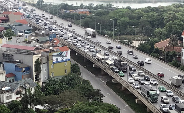 ha noi: duong tren cao huong vao noi thanh un tac nghiem trong hinh anh 1