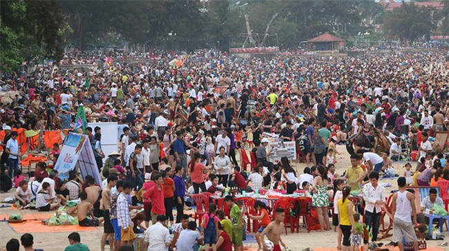 10 hình ảnh gây sửng sốt dịp nghỉ lễ 30/4 - 1/5 - Ảnh 4.