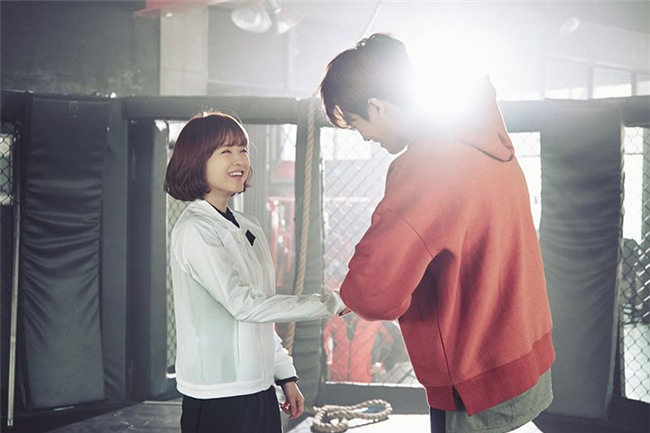 nghe lom chuyen "te nhi" cua co dong nghiep duoc chong chieu hon cong chua - 1