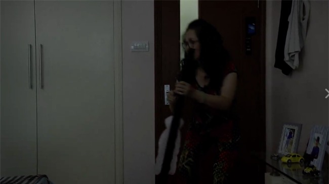 Mẹ chồng tay cầm bùa, miệng ngậm nhang lén lút vào phòng con dâu làm trò mờ ám!? - Ảnh 2.