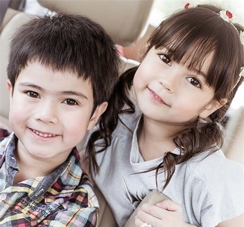 Hai anh em còn là những gương mặt nổi tiếng trong các hợp đồngquảng cáo có giá trị.Gương mặt bầu bĩnh và đôi mắt to chính là đặc điểm của mỹ nữ Jenna cũng như anh của mình.