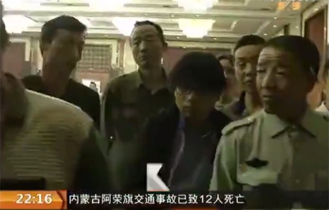 Chú rể sống ảo, thuê hơn 200 người lạ giả làm bạn tới dự đám cưới của mình cho hoành tráng - Ảnh 3.