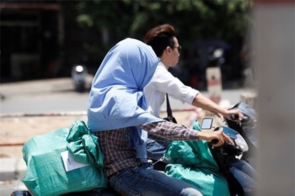 1001 cách chống nắng kinh dị của chị em khiến anh em bàng hoàng - Ảnh 13.