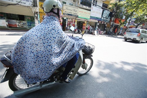 1001 cách chống nắng kinh dị của chị em khiến anh em bàng hoàng - Ảnh 8.