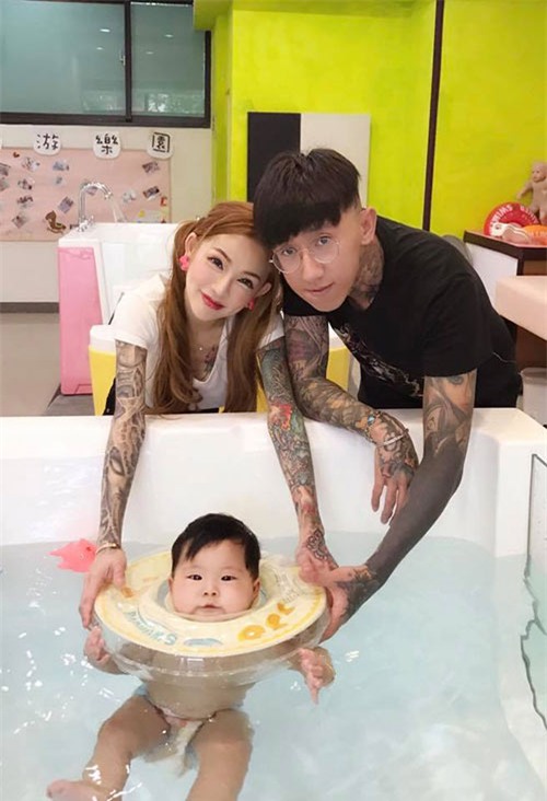 co gai tung bi nha chong khong cho cuoi, nho de con dep nhu thien than ma doi doi - 7